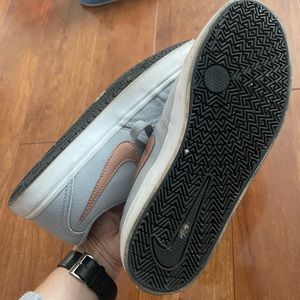 EUC Nike Flats